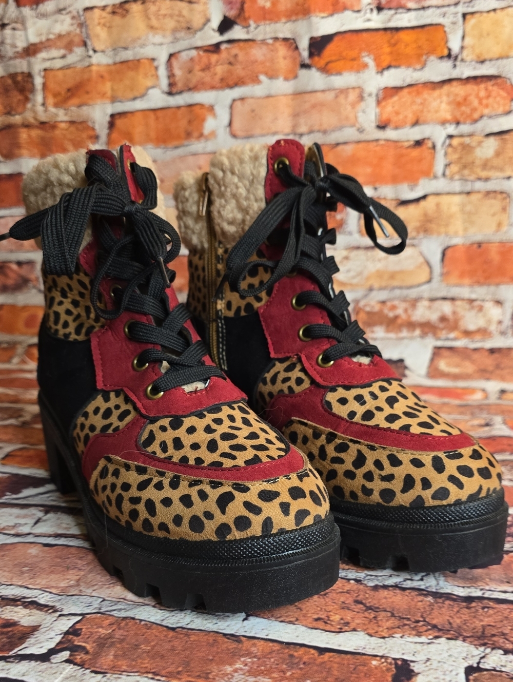 Rouge Helium Leopard Print Lace-Up Ankle Boots Size 9/39